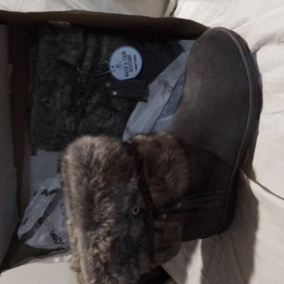 NWOT  MINNETONKA FAUX FUR LEATHER EVERETT PUG BOOTS in original box - Picture 4 of 7